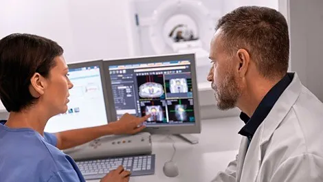 Интерфейс PINNACLE³ Tumor LOC Интерфейс PINNACLE Tumor LOC на консоли КТ-симулятора Brilliance CT Big Bore Oncology — инструменты разметки и контурирования