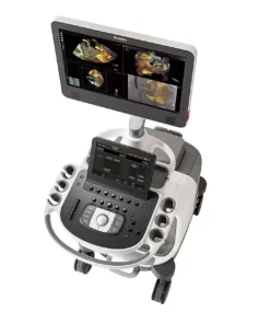 На большом мониторе Philips EPIQ CVx. отображаются объёмные 3D-изображения сердца в нескольких проекциях